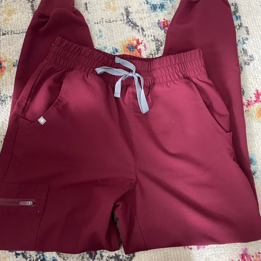 MAROON  FIGS JOGGER SCRUB PANTS❤️
